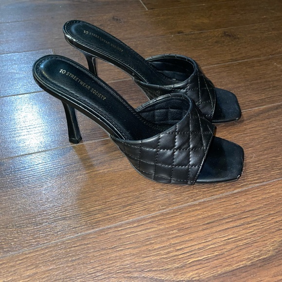 Heels - Picture 2 of 4